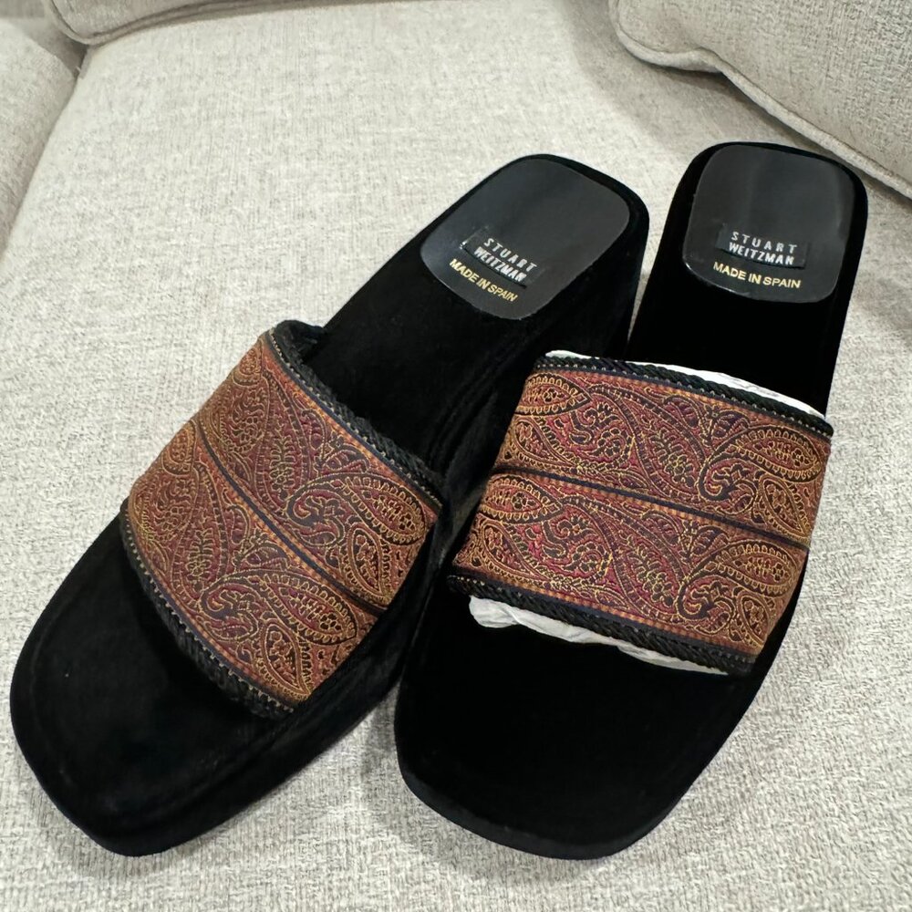 New in Box - Stuart Weitzman Shuffle Crimson Jacquard Sandal Size 5.5